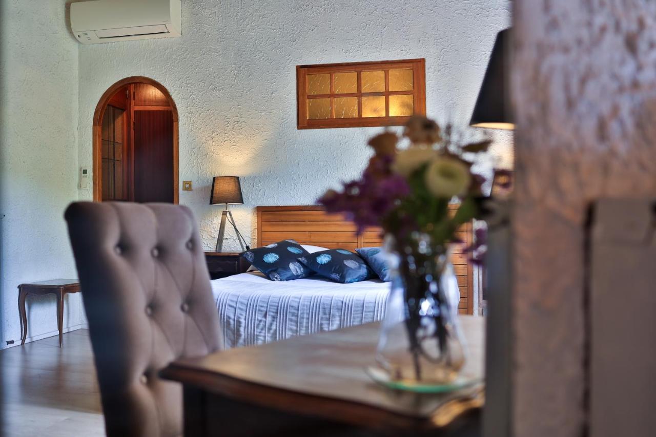 Logis Hotel Castel Mouisson Barbentane المظهر الخارجي الصورة